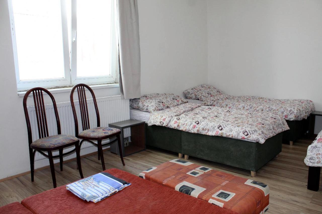 Dusan Apartments Orlová Екстериор снимка