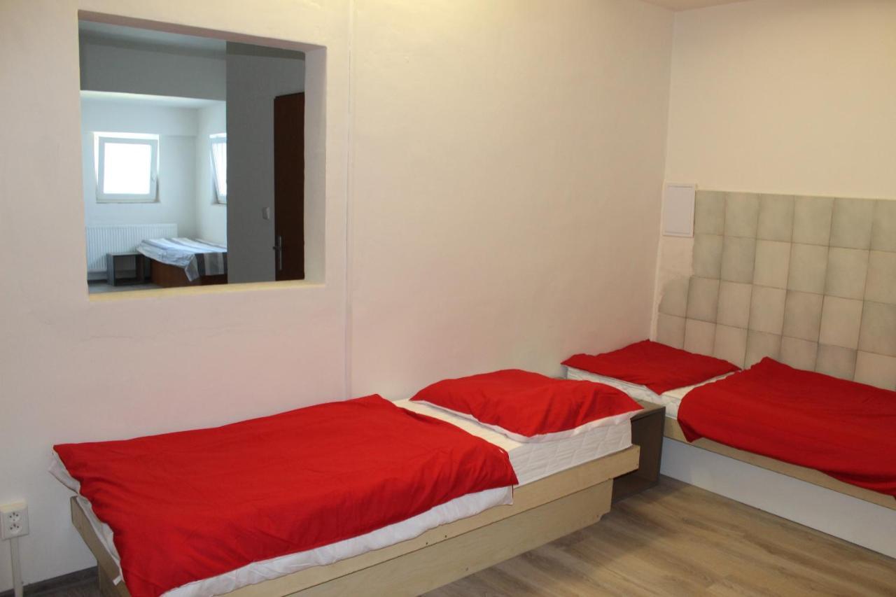 Dusan Apartments Orlová Екстериор снимка